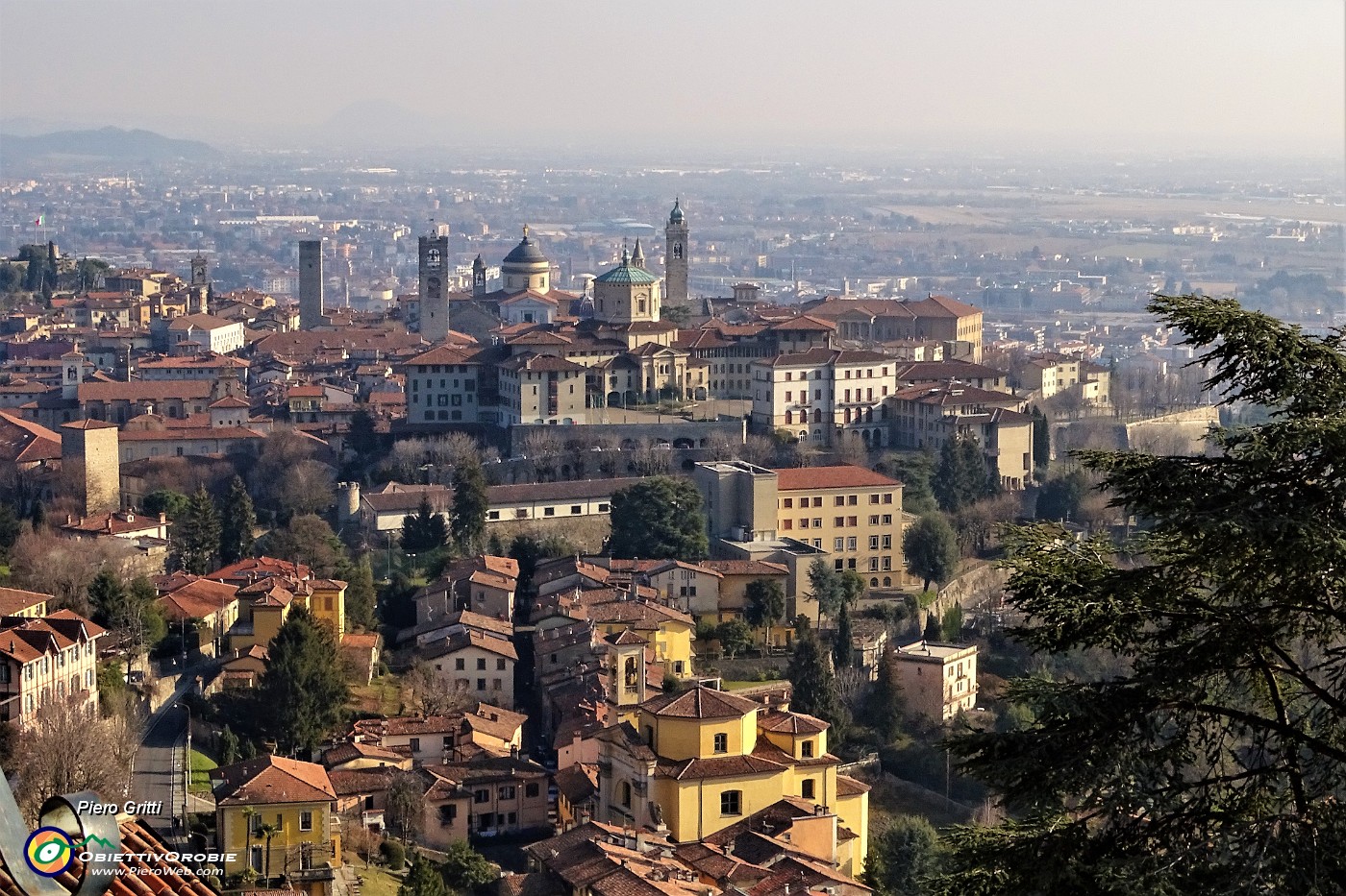 43 Da San Vigilio vista su Citta Alta.JPG